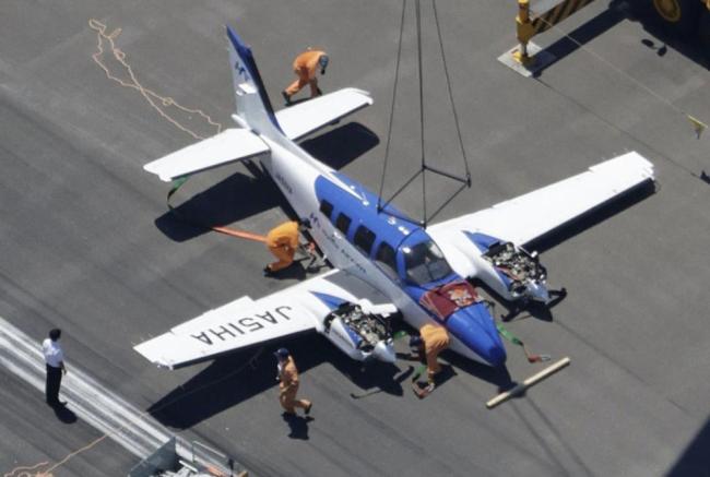 日本一小型飛機機腹著陸擦出火花 無人受傷