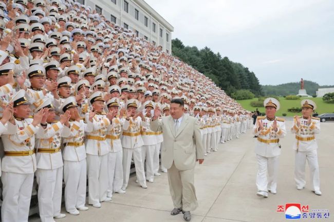 金正恩视察朝鲜海军司令部，释放什么信号？