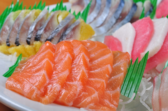 太恶毒了！挪威进口日本产三文鱼海产品，重新打标签后发往中国