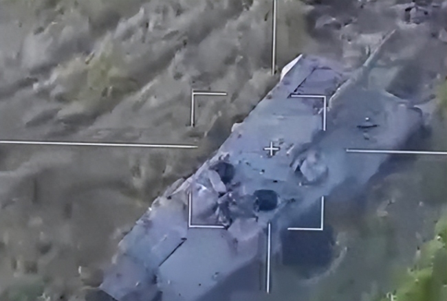 德国国防军士兵在乌克兰被俘 俄媒公布德国“豹”式坦克被击毁画面
