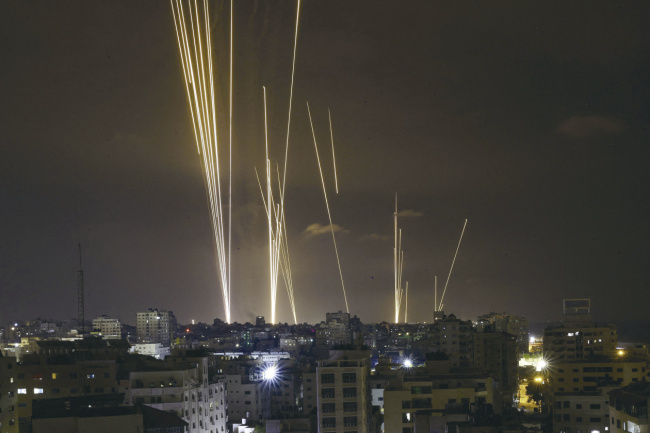 改进火箭弹、动力滑翔伞+无人机……哈马斯这些武器，让以色列装备哑火？