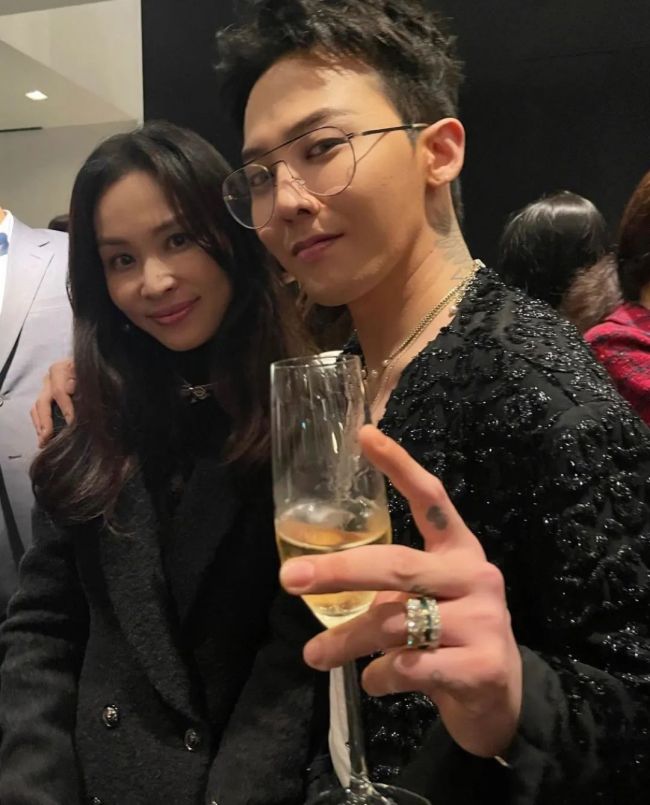 高小英与张东健的缘分始于电影《恋风恋歌》的拍摄,两人由此相识并