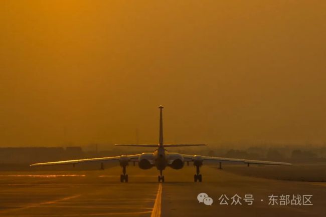 来了！东部战区陆海空军新年开飞高燃画面