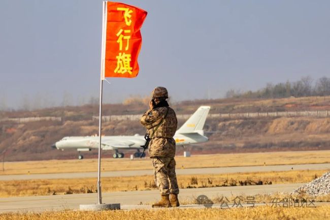 来了！东部战区陆海空军新年开飞高燃画面