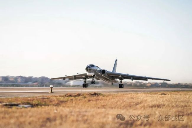 来了！东部战区陆海空军新年开飞高燃画面