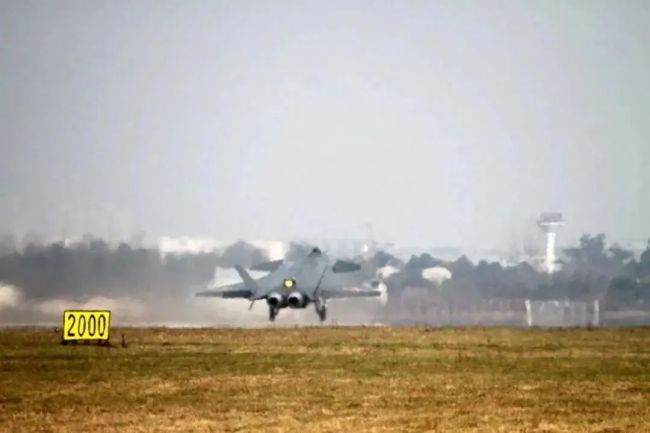 公开挑衅？歼-20首飞13周年之际，美国高调宣布第1000架F-35下线！