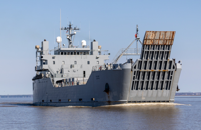 美军向加沙派船建造浮动码头