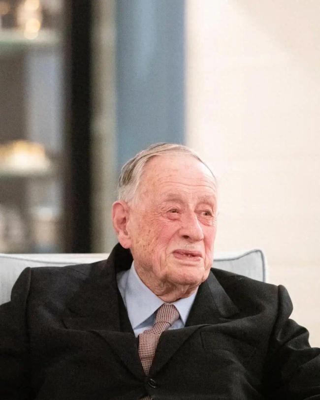 法媒：102岁戴高乐长子菲利普·戴高乐去世