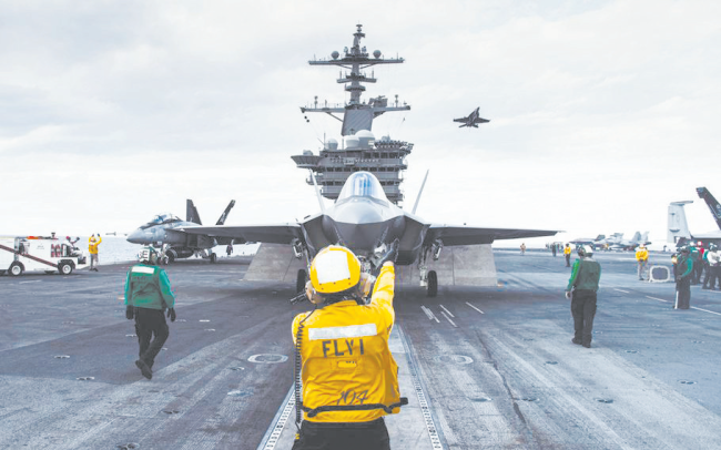 警惕！驻日美国海军引入F-35C隐形舰载战斗机，美学者炒作“应对中国”