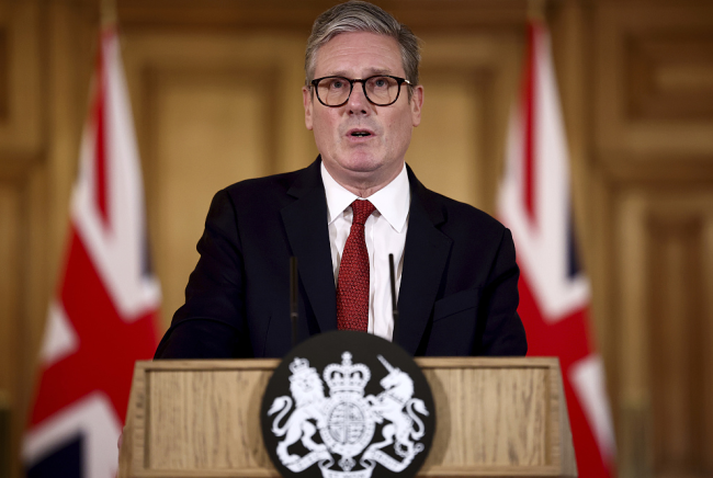 英国首相召开“眼镜蛇国安会议”