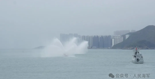 海南舰编队抵港，预计将有万余人次登舰参观