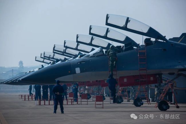 空战对抗！东部战区航空兵某旅开展飞行训练