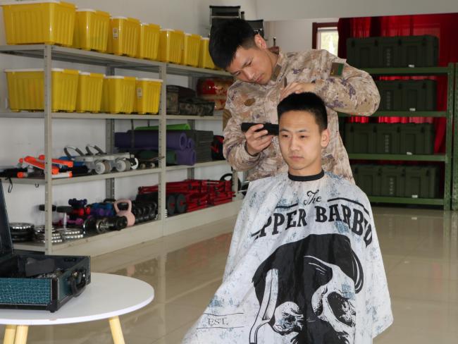 传承雷锋精神 | 以行动书写新时代的奉献答卷