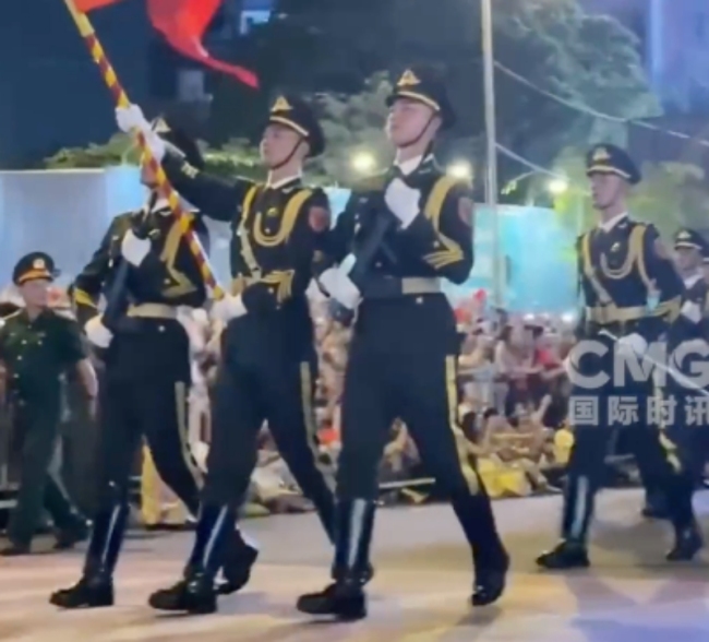 “中国排面”亮相越南！中国人民解放军仪仗司礼大队抵达胡志明市！
