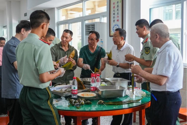 端午佳节到，军民“粽”动员！