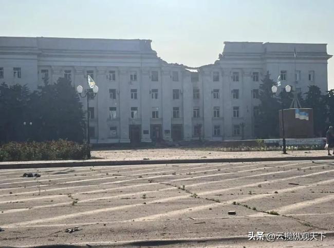 赫爾松州政府大樓被炸 三枚炸彈命中