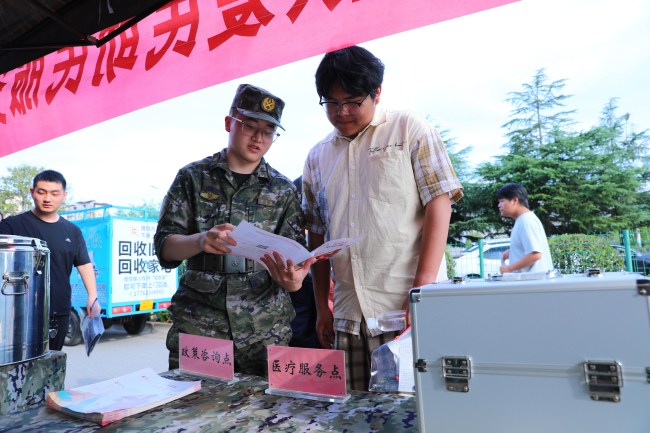 保障高考“零距离”，贴心服务暖民心 ——武警汉中支队设立爱民服务点为驻地高考保驾护航