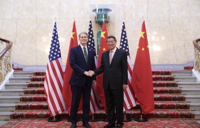 只有中国能打掉美国的优越感！