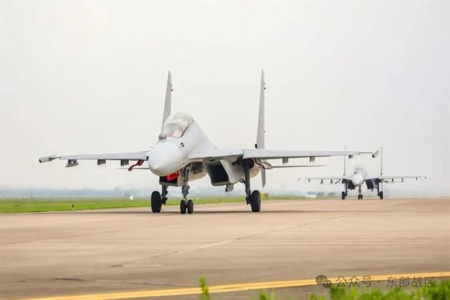 东部战区空军航空兵某旅开展跨区机动训练