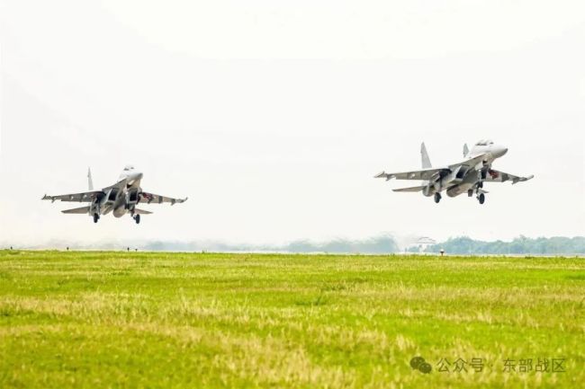 东部战区空军航空兵某旅开展跨区机动训练