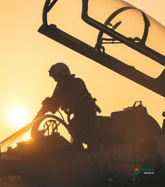 空军航空兵某旅飞行训练掠影