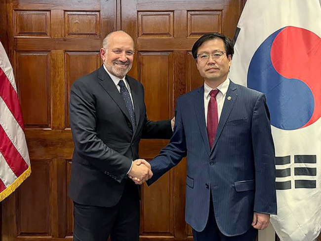 敲打韩国示好朝鲜，特朗普唱的是哪一出？