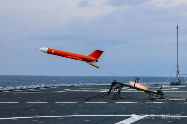 南部战区海军某支队舰艇编队开展实战化训练