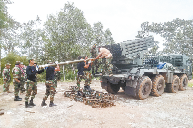 动用战机火箭炮，互指对方先开火，泰柬边境冲突猛烈升级