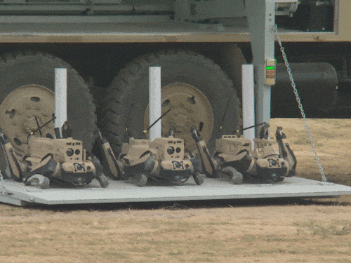 最新披露！演习现场“机器狼”射击画面