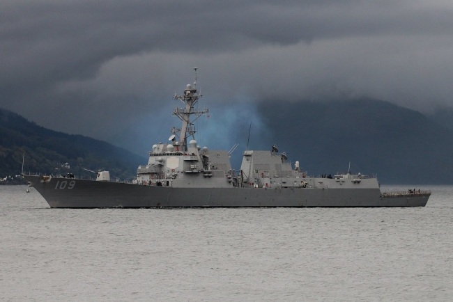 驱逐舰、巡洋舰和潜艇之后，美再向委附近派遣两栖戒备群