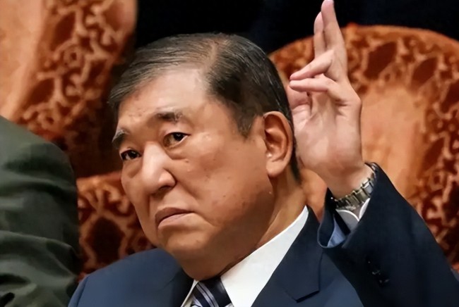 日本对美态度大变,几十国等着中国做决定