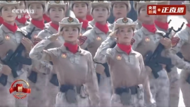 多个方队军种接受检阅 女民兵英姿飒爽 铿锵玫瑰绽放阅兵场