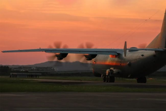 深海布网，云端猎鲨！多机协同反潜训练展开