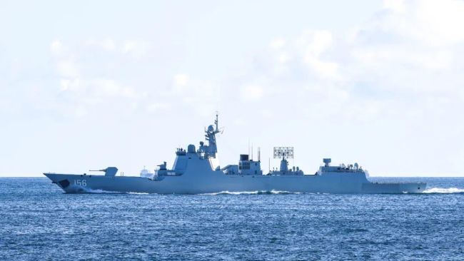 火力全开！直击舰艇编队实弹射击震撼瞬间