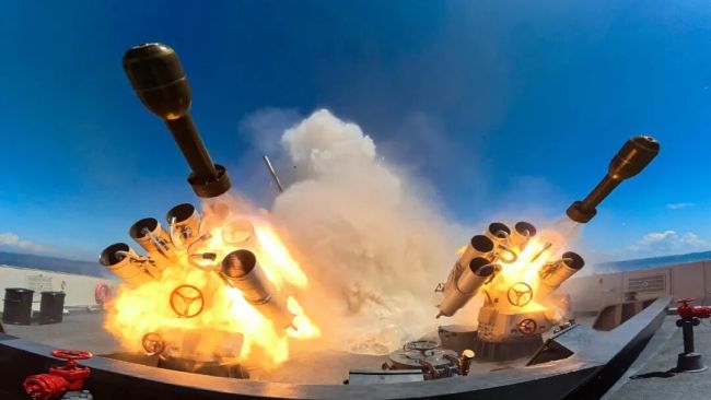 火力全开！直击舰艇编队实弹射击震撼瞬间