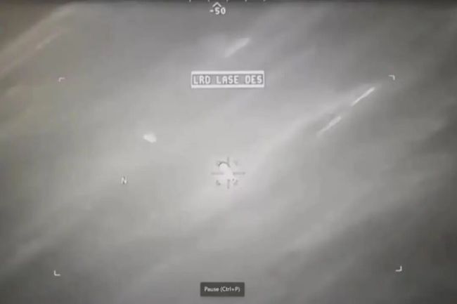 美国公开导弹击中“UFO”视频 导弹被弹开继续飞行