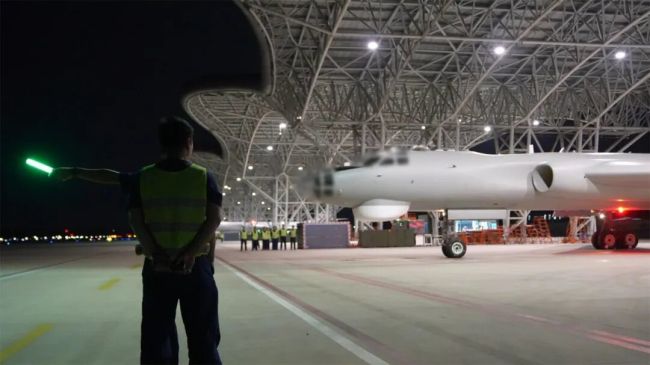 夜鹰出击！东部战区空军某部开展飞行训练