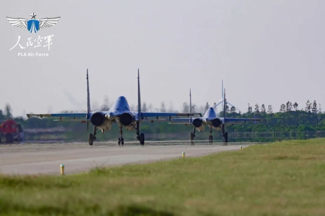 一根针头伸到夜空中！新的空中加油练习直接增