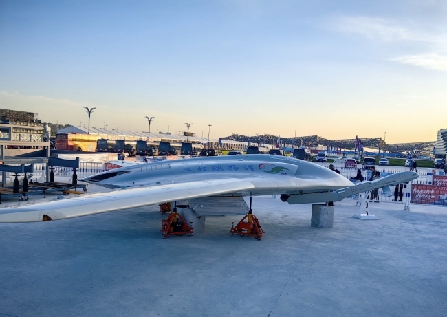 专家：国产神秘飞翼无人机亮相长春 外形似B-2引关注