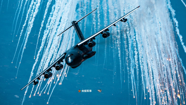 震撼！空中极近距离拍战机影像大片来了