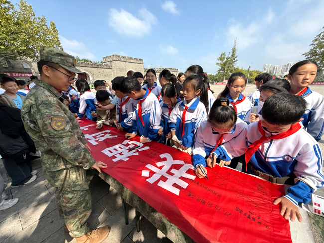 弘扬抗战精神，共筑国防长城 ——河南省周口市全民国防教育日活动侧记