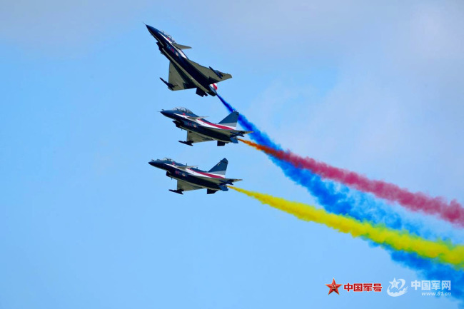 鹰击长空：镜头下的“蓝天舞者”