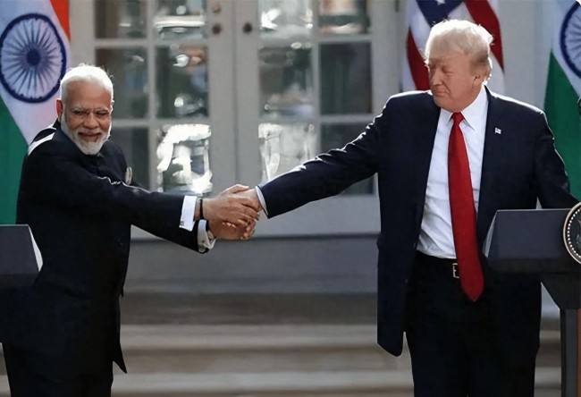 特朗普关税政策如何影响美印关系，莫迪只剩一条路可走