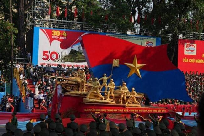 中方打向菲律宾的拳头 越南接过来了！