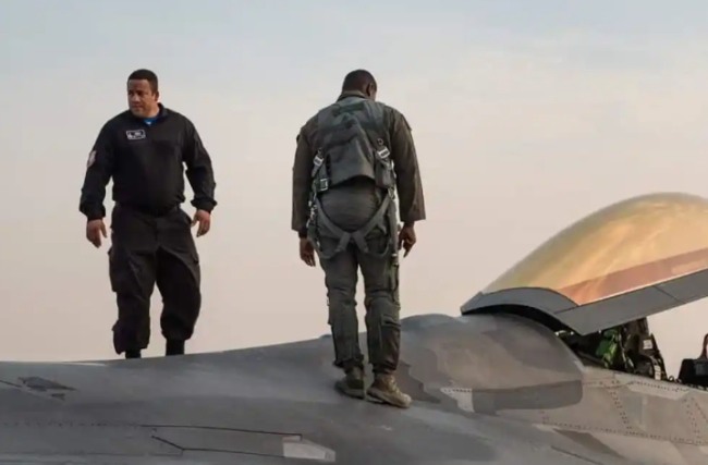 “真的可以用纸巾擦歼-20？”因为中国隐形涂层有了重大突破！