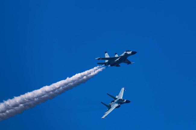 奋飞向战！海军航空兵歼-11B大片上新