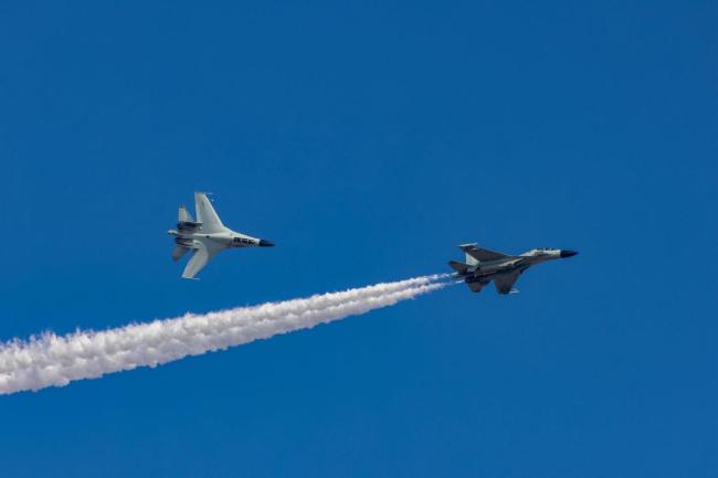 奋飞向战！海军航空兵歼-11B大片上新