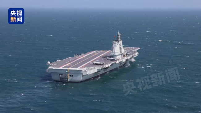 福建舰入列后首次海上实兵训练 多型舰载机亮相