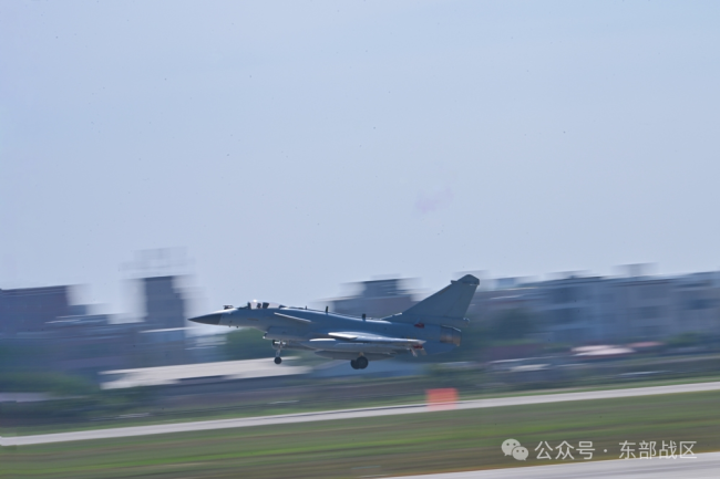 “计时,起飞!”云端之上飞行员锤炼实战能力