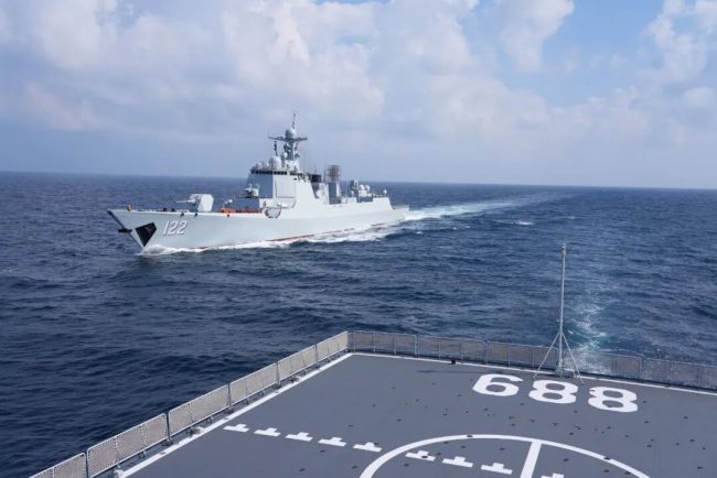 海军第48批护航编队开展反恐反海盗演练